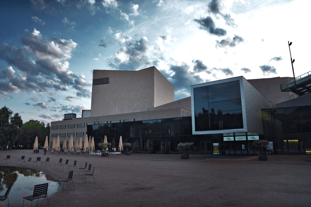 Vestul Austriei, un summit de sustenabilitate, șindrilă, verde și liniște