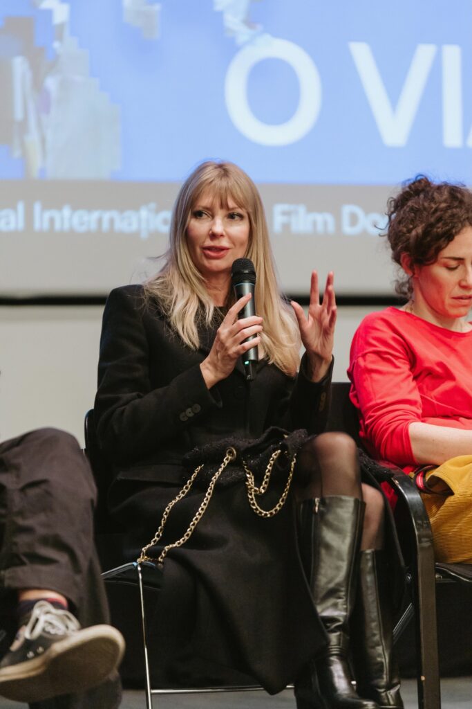 DEPENDENȚELE SUNT UN SIMPTOM AL UNEI SOCIETĂȚI BOLNAVE – Victoria Stoiciu