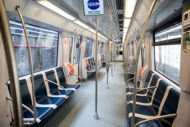 Trenuri noi de metrou stau nefolosite de câțiva ani, iar Metrorex refuză să explice de ce