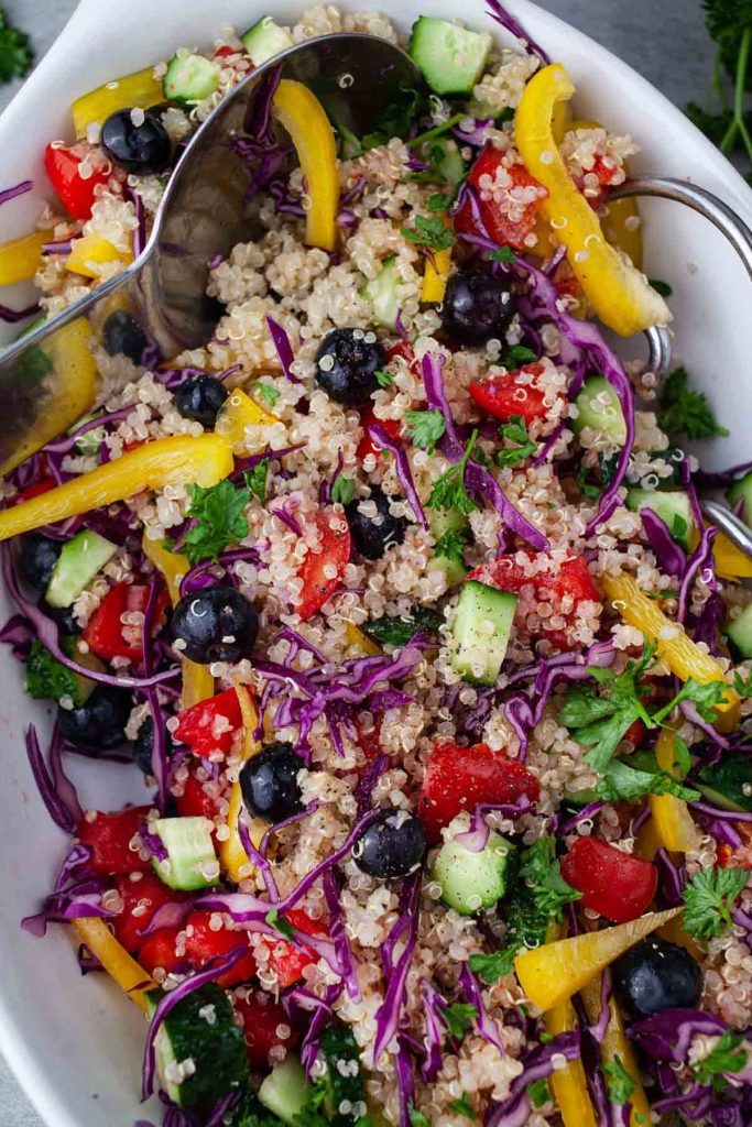 Salată curcubeu cu quinoa (vegană, pentru meal prep)