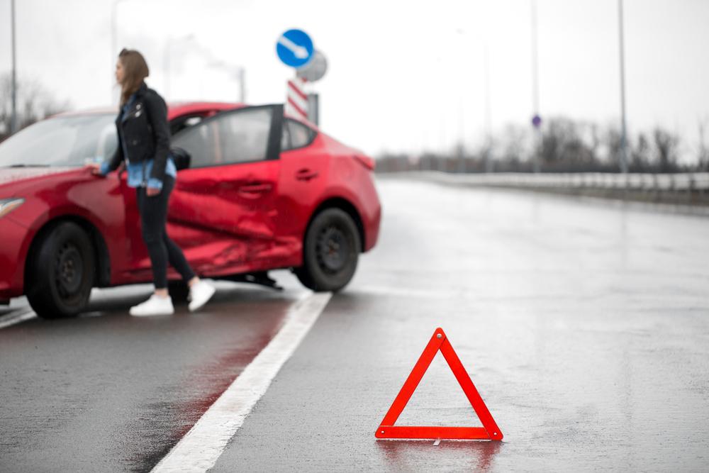 Ce faci pas cu pas dupa un accident cu masina. Ghid simplu, powered by Groupama