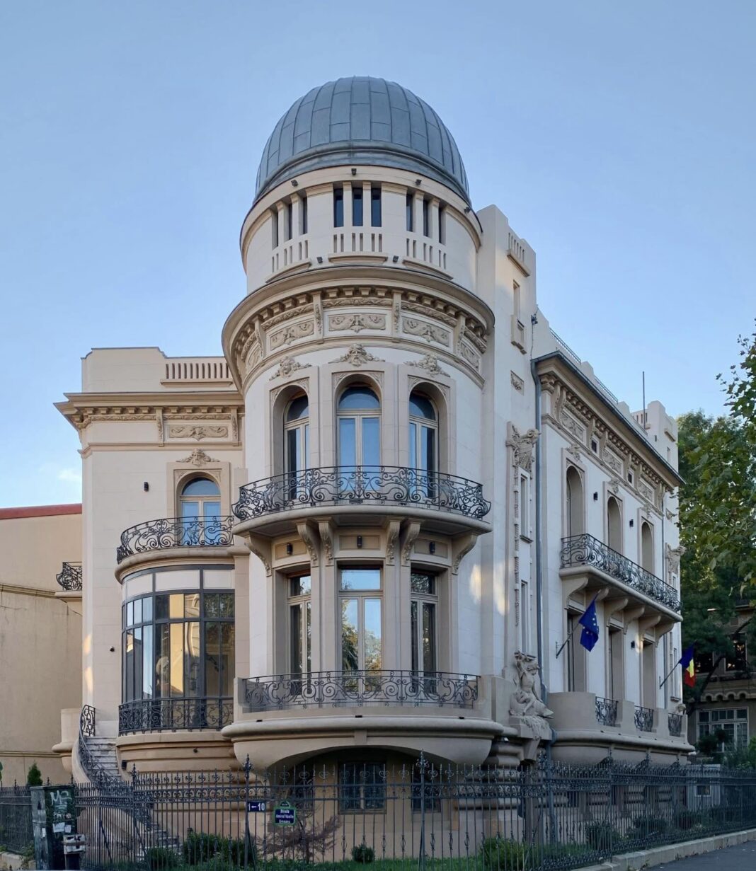 Observator astronomic deschis