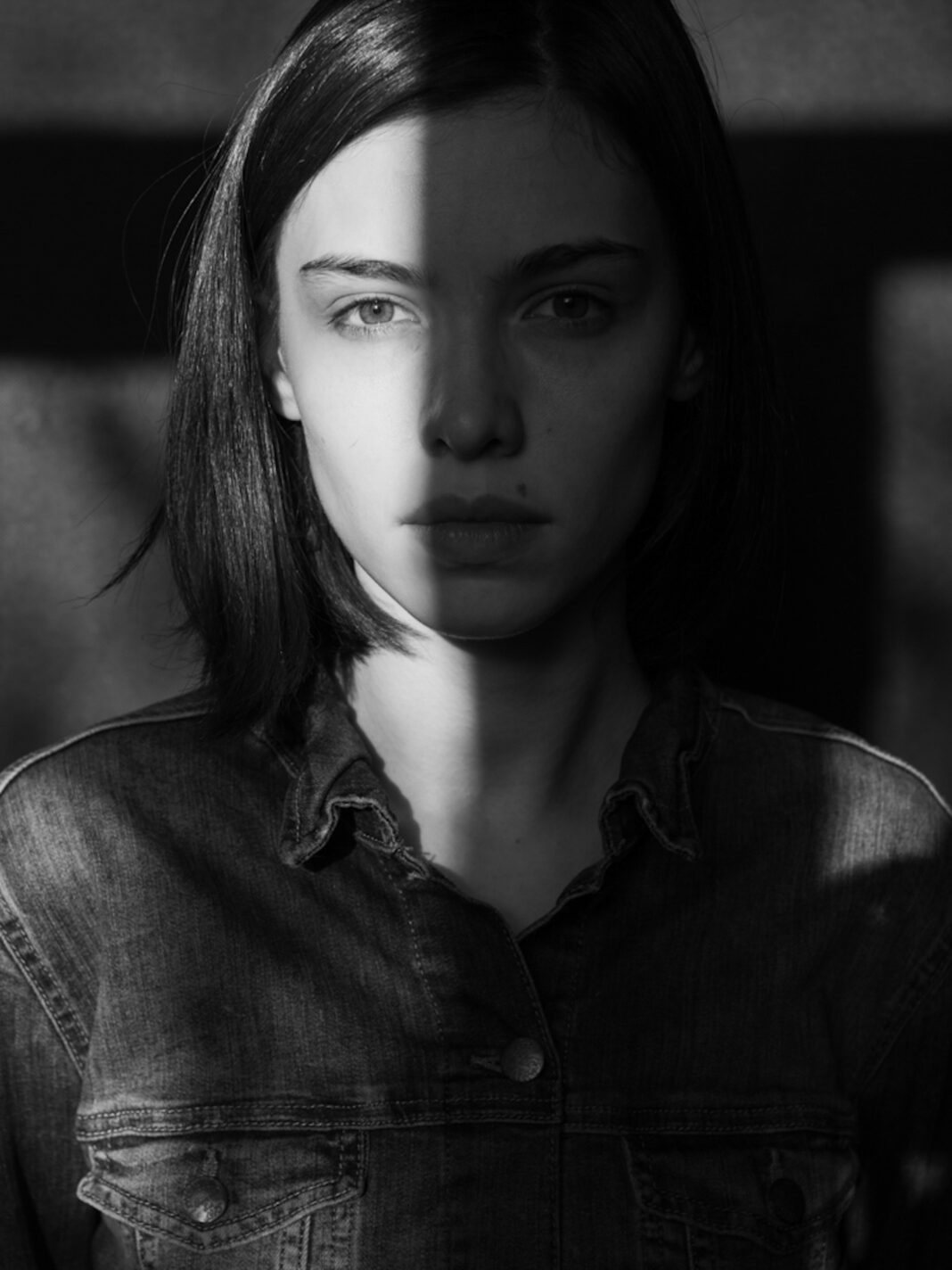 The actress Ioana Bugarin photographed at my studio (day 14750)