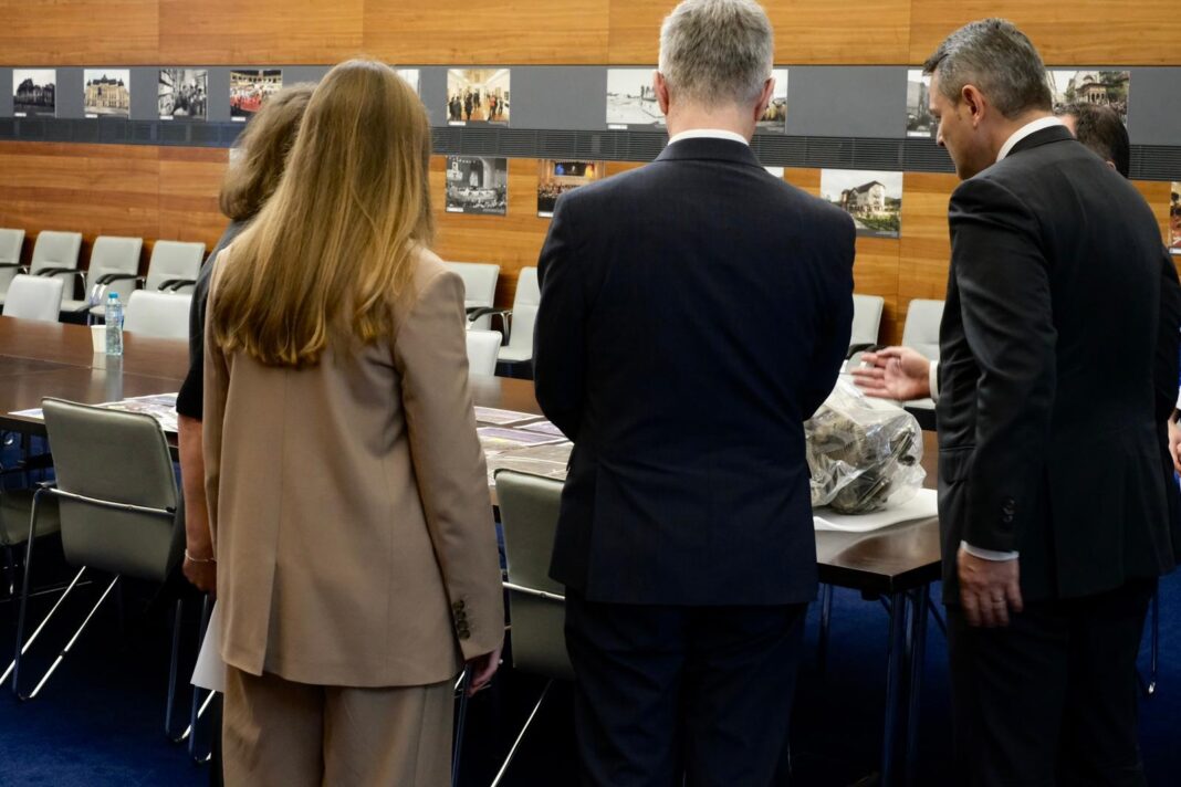 MAE român l-a convocat pe ambasadorul rus la București pentru “a protesta ferm față de actul inacceptabil și iresponsabil” de luni, când o dronă de atac s-a prăbușit în România, în timpul atacului asupra porturilor ucrainene de la Dunăre. Fragmente din aparat i-au fost prezentate diplomatului rus.