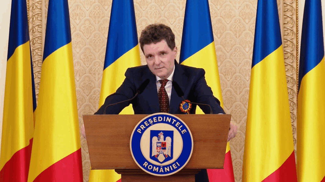 Președintele Dan declară, la recepția de Ziua Națională, că “România este o țară coruptă și românii au dreptate când spun că nu văd voința statului de a se lupta cu fenomenul”. Face apel la “dialog pentru rezolvarea problemelor, fără să le ascundem”.