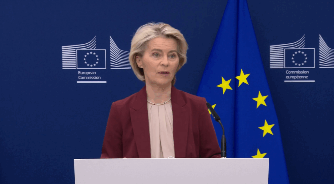 Comisia Europeană propune o controversată soluție juridică pentru a folosi activele rusești înghețate în finanțarea Ucrainei. Planul prevede acordarea unui împrumut ucrainenilor, care vor rambursa creditul după ce vor încasa de la Rusia reparații de război.