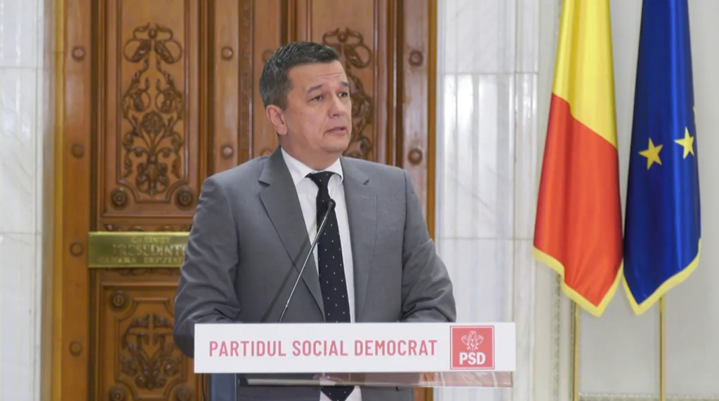 Sorin Grindeanu pretinde că Ilie Bolojan ar fi de vină pentru faptul că depozitele de gaze din România sunt umplute la aproape 80% din capacitate, în condițiile în care, în realitate, acesta este obiectivul asumat și nivelul atins depășește de fapt media UE. Întrebat despre discuțiile sale cu ambasadoarea SUA în Greciei despre demiterea guvernului, liderul PSD a răspuns că “Guvernul Bolojan a fost cel mai antiamerican de după Revoluție”.
