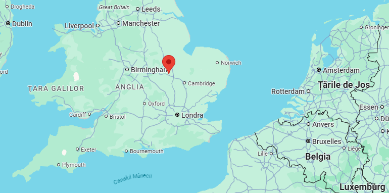 Doi letoni au fost arestați, joi dimineață, pentru pătrunderea neautorizată în incinta unei baze aeriene situate la nord de Londra, în Cambridgeshire. Unitatea este folosită inclusiv de armata americană în operațiuni de informații.