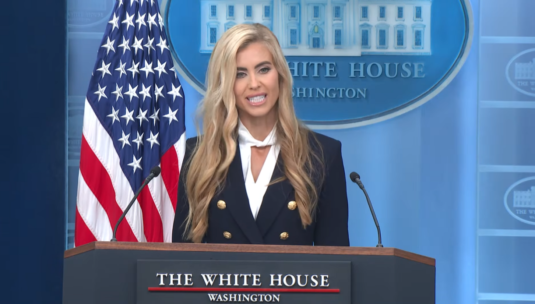 Noua purtătoare de cuvânt a Casei Albe a fost demisă după mai puțin de o săptămână, după ce președintele Trump i-a cerut să-și reconsidere rolul. Katie Zacharia, care a fost prezentată drept fostă avocată, a recunoscut că nu a promovat examenul de admitere în barou.