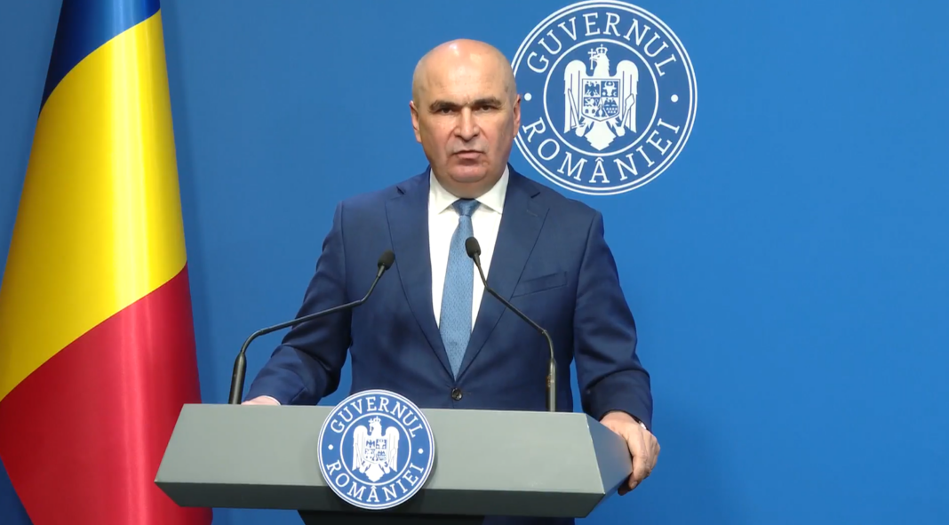 Premierul Ilie Bolojan a făcut bilanțul guvernării, la un an și patru luni de la preluarea mandatului. Le-a mulțumit românilor pentru că “au dus greul” reducerii deficitului și a atras atenția că România rămâne cu mai multe probleme structurale. “PSD, văzând că programul de guvernare e pus în practică, a început să saboteze guvernul”, a mai spus Bolojan.