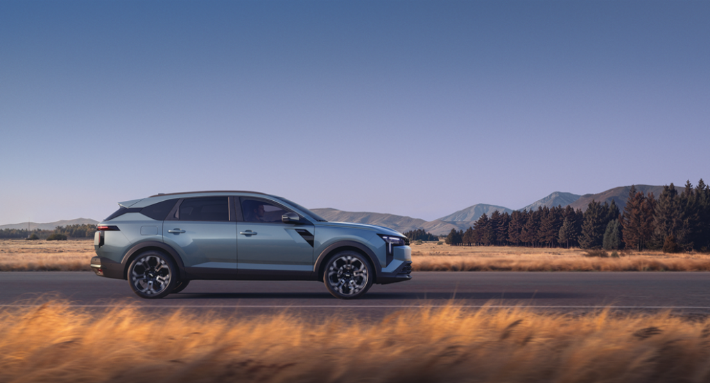 Dacia a prezentat oficial noul Striker, al treilea model al constructorului în segmentul compact. Mașina va avea un preț de pornire sub 25 de mii de euro și va fi produsă în Turcia.