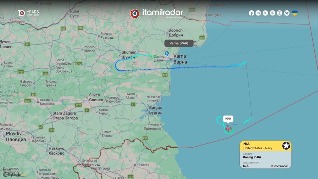 NATO a decis să trimită “resurse suplimentare” în Marea Neagră, în urma atacurilor rusești cu drone asupra navelor comerciale din apele teritoriale ale României și Bulgariei. Sofia anunță că deja o aeronavă americană de supraveghere (aparent una anti-navă) patrulează țărmurile celor două țări.