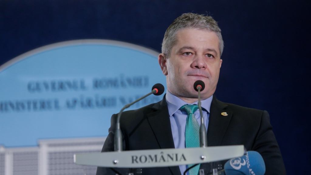 Fostul ministru al Sănătății, Florian Bodog (PSD), a fost achitat definitiv în dosarul în care fusese acuzat că a angajat fictiv o consilieră, care a încasat salariu timp de un an fără să se prezinte la serviciu. Instanța consideră că “lipsa prezenței fizice nu este echivalentă cu lipsa activității prestate”.