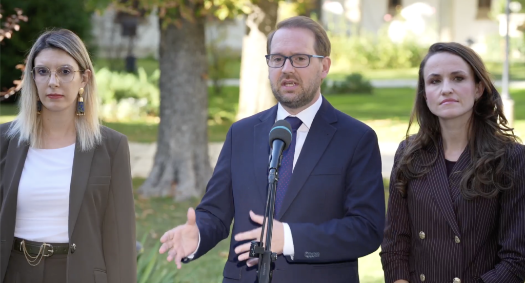 Dominic Fritz exclude posibilitatea ca USR să susțină un guvern PSD, chiar dacă PNL ar putea decide în final să voteze în favoarea unui premier social-democrat, așa cum a lăsat să se înțeleagă Ilie Bolojan: “PSD ne-a arătat că nu-și respectă angajamentele asumate. Mă aștept ca PNL să rămână fidel principiilor pentru care a luptat în ultimele luni.”