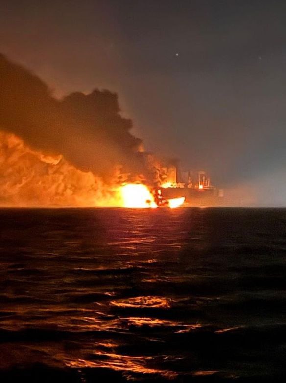 Explozii urmate de incendii la două petroliere din flota fantomă a Rusiei, în Marea Neagră, în apropiere de strâmtoarea Bosfor. Autoritățile turce au salvat membrii echipajelor. Nu este clar ce a provocat incidentele.
