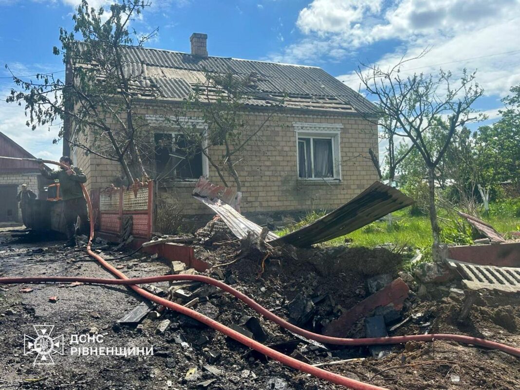 Război în Ucraina. Atac aerian de amploare al armatei ruse, miercuri, cu peste 800 de drone. A vizat regiunile vestice de la granița cu țările NATO, în ziua în care Zelenski a participat la summitul București 9, iar Trump și-a început vizita în China.