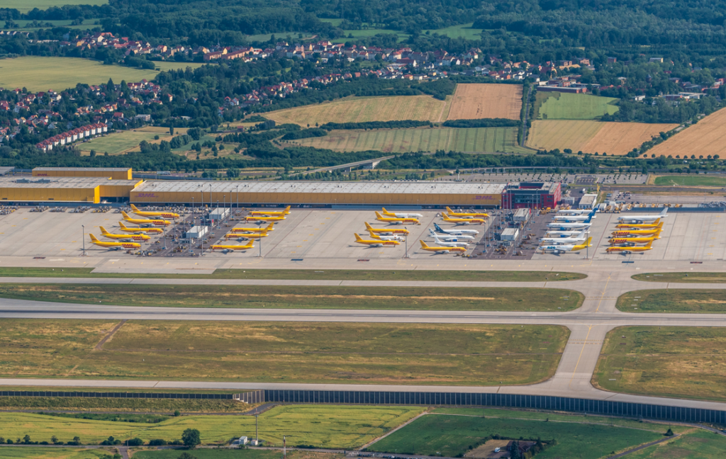 Incident grav de securitate în Germania. Presa scrie că drona depistată noaptea trecută lângă aeroportul Leipzig/Halle era încărcată cu explozibili. NATO confirmă că o dronă a fost găsită în apropierea unor avioane ucrainene de marfă.