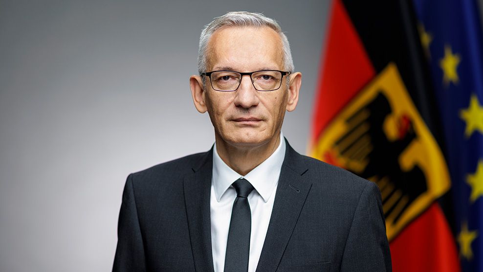 Șeful serviciilor secrete externe germane avertizează că Germania este în pericol de a fi atrasă într-un conflict violent cu Rusia. Spune că războiul din Ucraina intră într-o etapă “nouă și extrem de periculoasă”, în condițiile în care Putin trebuie să facă față presiunilor interne în a cincea iarnă de confruntări.