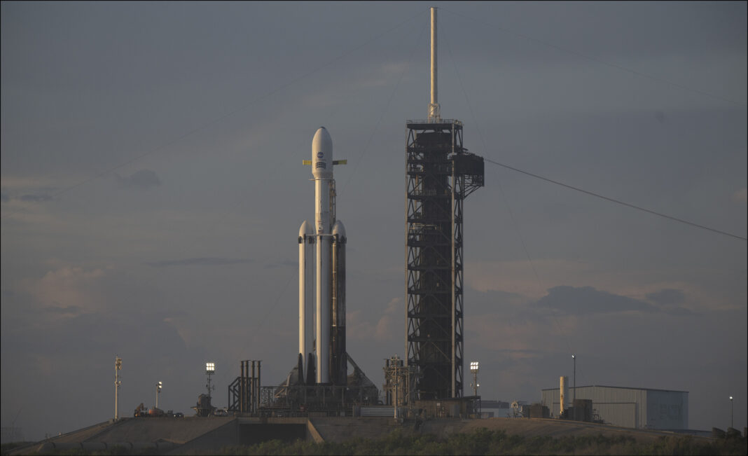 NASA lansează mâine un nou telescop spațial care va observa suprafețe foarte mari ale Universului. Misiunea va ajuta oamenii de știință să înțeleagă materia și energia întunecată și să descopere până la o sută de mii de planete din afara Sistemului Solar.