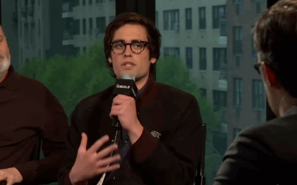 SUA. Poliția l-a arestat pe Nick Reiner, fiul mijlociu al regizorului american Robert Reiner, găsit înjunghiat în propria locuință, alături de soție. Autoritățile nu oferă informații suplimentare.