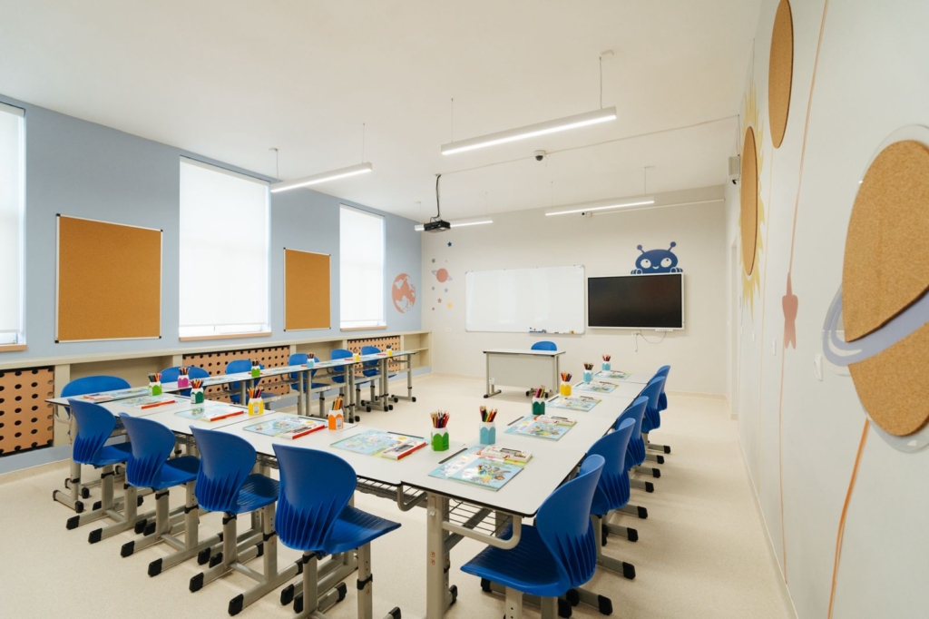 P&G transformă o nouă sală de clasă într-un spațiu unic pentru elevii clasei pregătitoare – proiectul face parte din programul “O Sală de Clasă ca Acasă” (P)