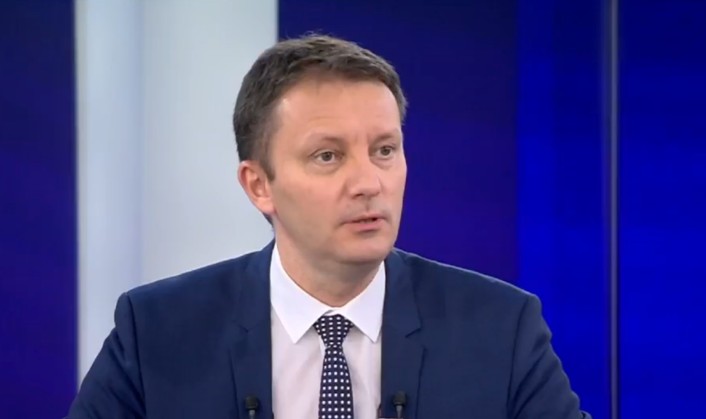 Premierul desemnat spune că nu i-a cerut lui Nicușor Dan niciun timp de gândire. Siegfried Mureşan precizează că președintele l-a sunat miercuri să îl anunțe că îl va desemna, iar el i-a solicitat o întâlnire pentru a discuta despre formarea unui guvern.