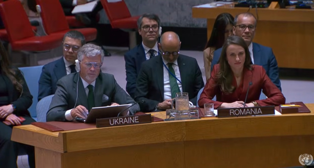 Rusia se folosește în Consiliul de Securitate al ONU de declarația președintelui Nicușor Dan privind o posibilă deviere a dronei de la Galați de către apărarea aeriană ucraineană și arată că autoritățile române au fost incoerente, iar declarațiile acestora contradictorii. Rusia recunoaște că a atacat cu drone vineri orașul ucrainean Reni, dar susține că dacă una dintre dronele sale ar fi lovit acoperișul unui bloc din România pagubele ar fi fost mult mai mari.