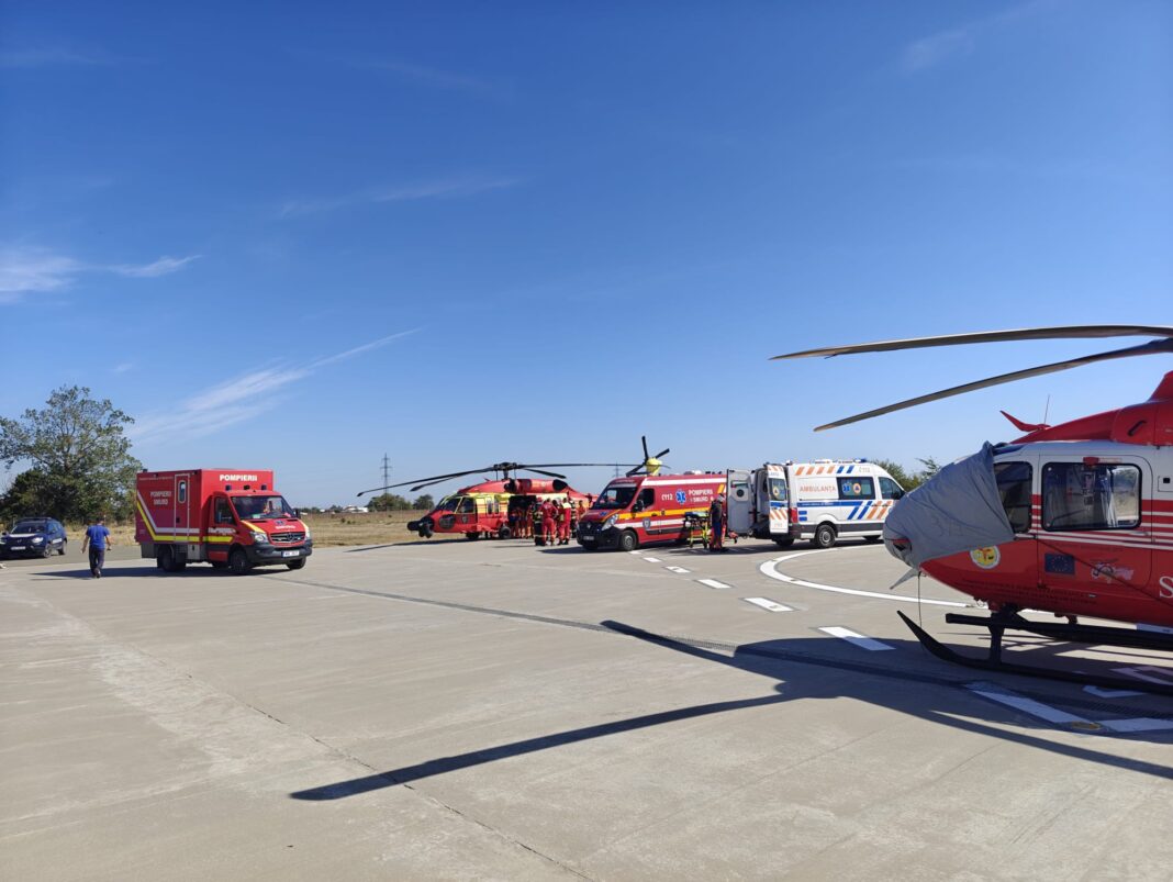 Navă scufundată în Marea Neagră. Autoritățile române au salvat 11 membri ai echipajului aflat la bord, în urma unei explozii, posibil provocată de o dronă, în apropierea unei platforme petroliere operate de OMV Petrom. Alți doi marinari au decedat.