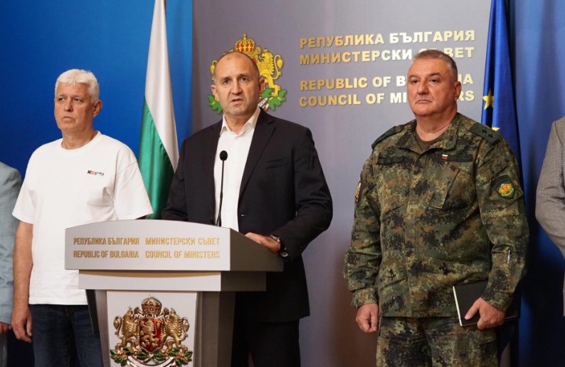 Ministerul bulgar al Apărării anunță că, din primele date, drona care a venit dinspre România și a explodat la 100 de metri de frontieră este una ucraineană, de tip momeală. Precizează că nu există niciun indiciu că incidentul a fost deliberat.