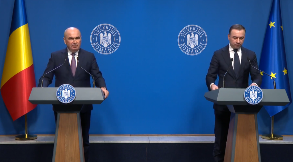 Ilie Bolojan vrea o reformare a pieței de energie din România, “bazată pe cinci direcții strategice”, precum dezvoltarea capacităților fotovoltaice și eoliene, îmbunătățirea performanței companiilor de stat și reducerea distorsiunilor pe piață, “astfel încât să poată scădea prețurile în perioada următoare”.