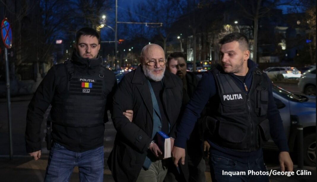 București. Psihiatrul Cristian Andrei a fost audiat și va fi cercetat în libertate. Miercuri, polițiștii i-au percheziționat locuința și cabinetul. Este bănuit că a practicat ilegal psihoterapia, fără studii și atestat, și că ar fi profitat de vulnerabilitatea unor cliente pentru a le constrânge să întrețină relații sexuale cu el.