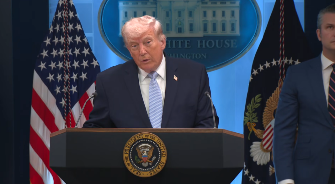 Donald Trump reia amenințările la adresa Iranului: “Este o țară care poate fi eliminată într-o noapte, iar noaptea aceea ar putea fi cea de mâine”, a spus președintele SUA.