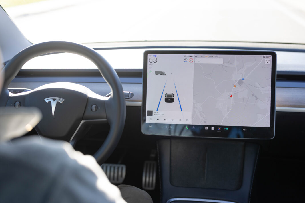 Investigație Reuters. În încercarea de a obține aprobarea în Europa pentru sistemul de conducere autonomă, Tesla a prezentat autorităților din Suedia și Olanda propriile statistici, despre care cercetătorii independenți spun că sunt înșelătoare și se bazează pe comparații deplasate.