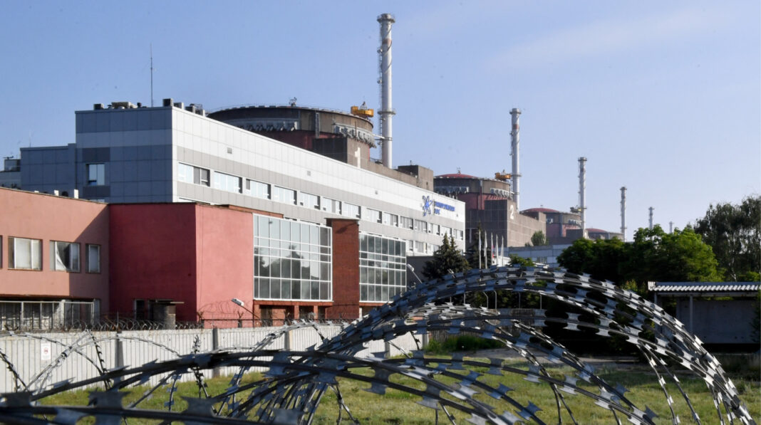 Rusia susține că o dronă ucraineană ar fi lovit centrala nucleară Zaporijie, fără a afecta reactoarele. Ucraina neagă acuzația, iar Agenția Internațională pentru Energie Atomică declară că a solicitat și așteaptă accesul de la forțele ruse de ocupație pentru a examina instalația.