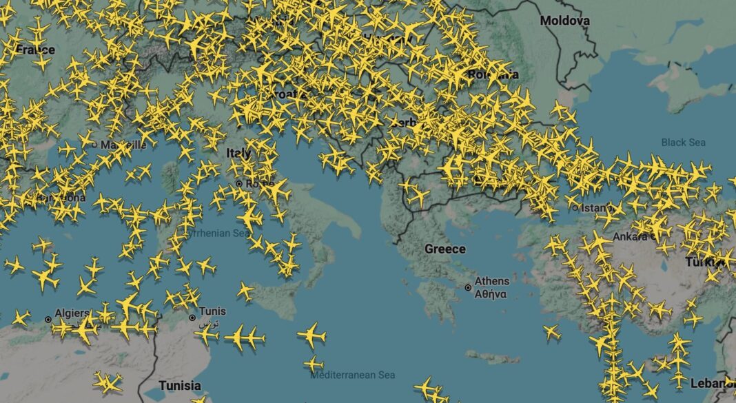 Grecia. Trafic aerian perturbat, din cauza unor probleme (neprecizate) la canalele de comunicații radio. Toate sosirile și plecările au fost suspendate. Cauza exactă a incidentului este în curs de investigare.