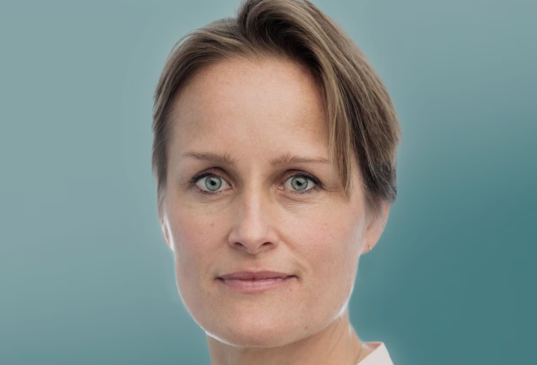 Șefa serviciului britanic de spionaj MI6 avertizează că Rusia reprezintă pentru Europa “o amenințare acută, care exportă haos”. Afirmă că, în prezent, “linia frontului este peste tot”, având în vedere actele de sabotaj, asasinatele și atacurile cibernetice derulate de ruși. Șeful Statului Major al Armatei britanice atrage atenția că situația de securitate este “mai periculoasă decât oricând” în cariera sa.