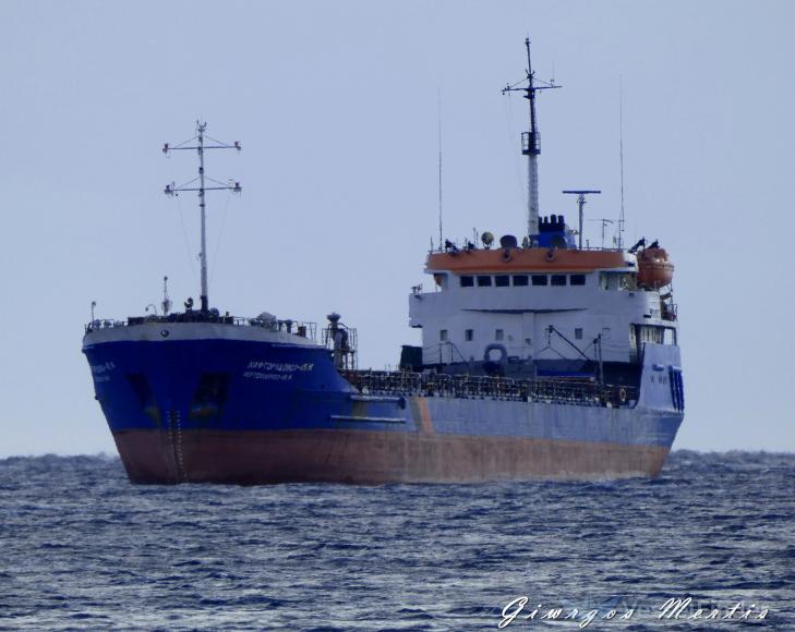 Marea Neagră. O navă comercială sub pavilion străin a fost lovită, posibil de o dronă, la circa 24 km de Portul Constanța, în afara apelor românești. Nouă marinari au fost salvați, unul a decedat, iar trei sunt dați dispăruți.