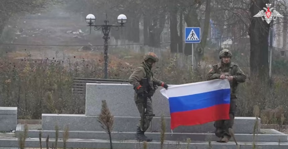 Vladimir Putin amenință explicit Europa: “Dacă doresc să intre în război cu noi, suntem pregătiți chiar acum”. Președintele rus acuză liderii europeni că împiedică negocierile de pace “cu cerințe inacceptabile pentru Rusia”. La rândul său, Volodimir Zelenski afirmă că “acum, mai mult ca niciodată, există șansa încheierii războiului”.