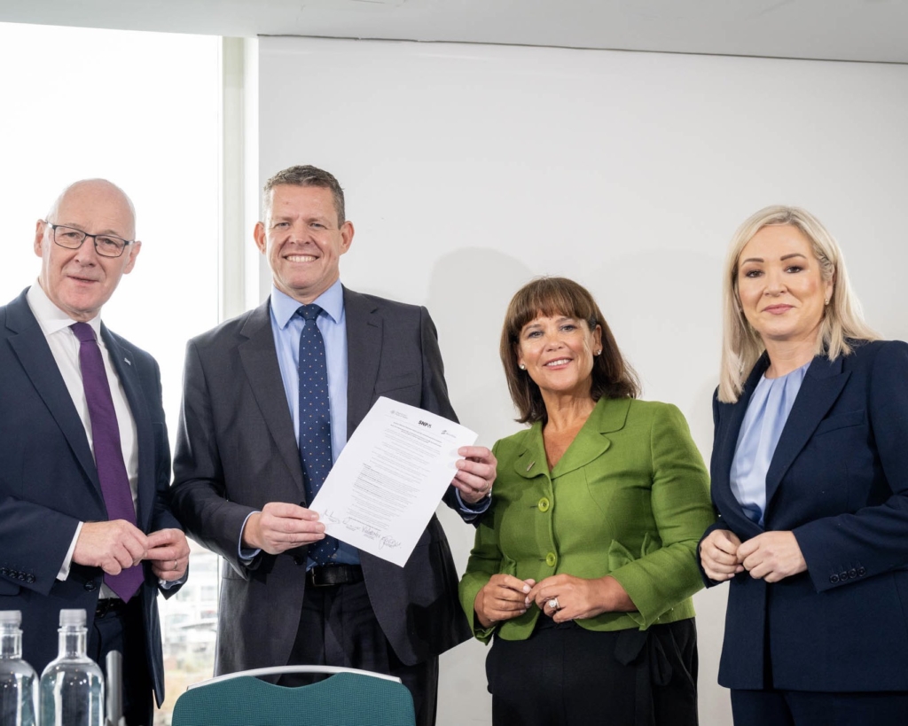 Scoția, Irlanda de Nord și Țara Galilor vor organizarea de referendumuri pentru independență. Prim-miniștrii celor trei țări au semnat un memorandum prin care s-au angajat să colaboreze în acest sens și declară că “epoca Westminsterului se apropie de sfârșit”.