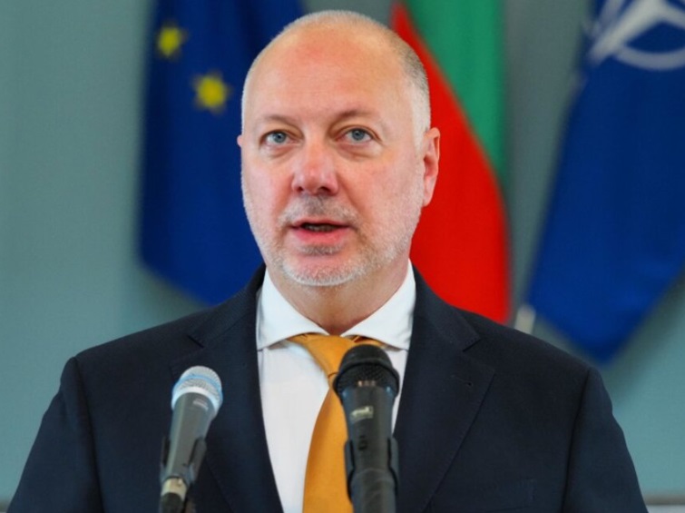 Guvernul Bulgariei a demisionat, la nici un an de la învestire. Decizia, în contextul protestelor masive din ultimele săptămâni, declanșate de nemulțumirea față de politicile fiscale și de lipsa progreselor în combaterea corupției.