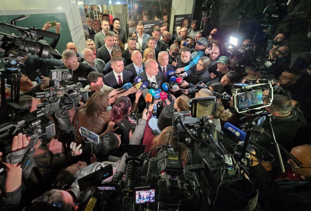 Partidul fostului președinte pro-rus Rumen Radev a câștigat detașat alegerile parlamentare din Bulgaria, cu 44,6% din voturi. Rezultatul ar putea aduce stabilitate politică, după ani de criză.