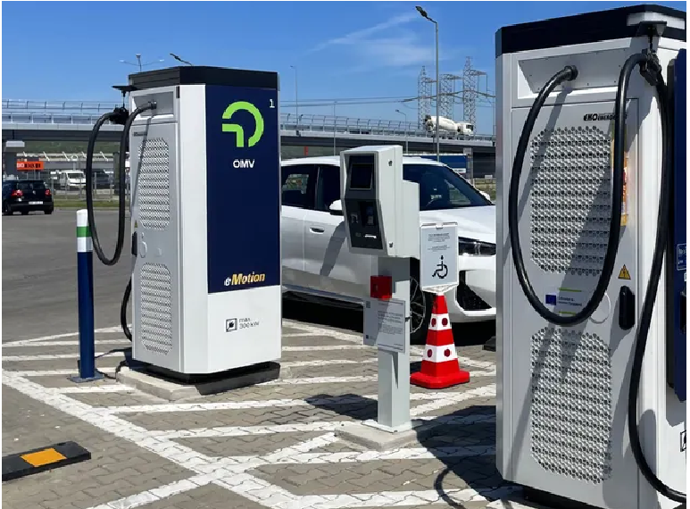 OMV Petrom anunță finalizarea unui coridor de 384 de stații de încărcare rapidă pentru mașini electrice, care leagă România de Ungaria și Slovacia. Majoritatea punctelor (304) sunt pe teritoriul românesc.