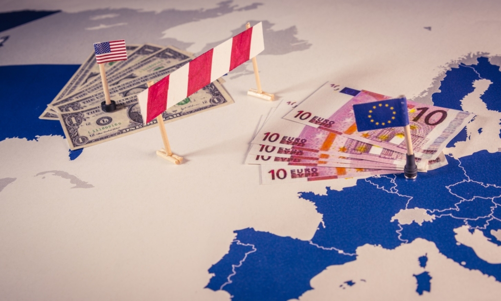 UE ia în calcul să amâne ratificarea acordului comercial cu SUA, negociat anul trecut după tarifele impuse de Donald Trump. Există temeri că, odată cu anularea acestora de către Curtea Supremă, noile tarife (15%) anunțate de Trump zilele trecute sunt lipsite de claritate și modifică, practic, condițiile stabilite în acordul inițial.