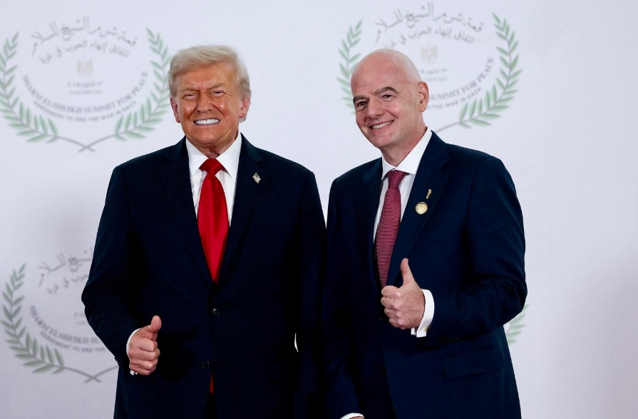 Confederațiile de fotbal din America și Asia se alătură UEFA, împotriva planului FIFA de a permite investitorilor privați să cumpere participații într-o entitate ce ar urma să administreze Cupa Mondială și celelalte competiții. Acum, 143 din cele 211 federații membre ale FIFA se opun ferm, iar Gianni Infantino riscă să-și piardă funcția.