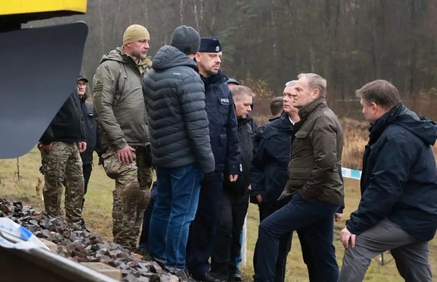 Sabotaj în Polonia, pe linia ferată folosită pentru a trimite ajutoare și armament în Ucraina. Premierul Tusk confirmă că aceasta a fost avariată cu dispozitive explozive în cel puțin două locuri.