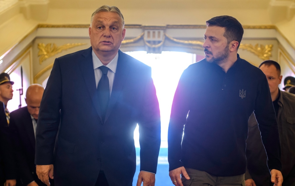 Tensiuni tot mai mari între Ungaria și Ucraina. Viktor Orban pretinde, fără a prezenta dovezi, că ucrainenii ar pregăti sabotarea obiectivelor energetice strategice ale Ungariei. Prim-ministrul maghiar a dispus chiar suplimentarea măsurilor de securitate în apropierea acestora și a interzis folosirea dronelor în apropierea graniței dintre cele două țări.
