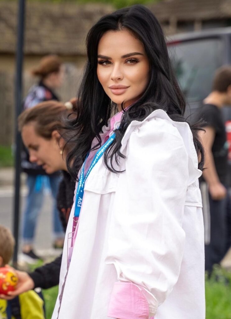 Interviu cu Dana Voiculescu: Responsabilitatea față de comunitate, pentru mine, înseamnă trei lucruri esențiale – angajament față de cei vulnerabili, continuitate și impact durabil