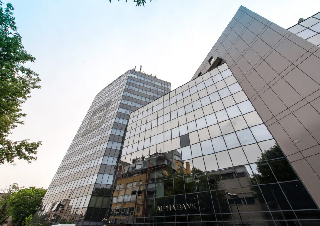 Achiziție pe piața de birouri: fostul sediu Alpha Bank este preluat de Global Vision, într-o tranzacție consiliată de Colliers