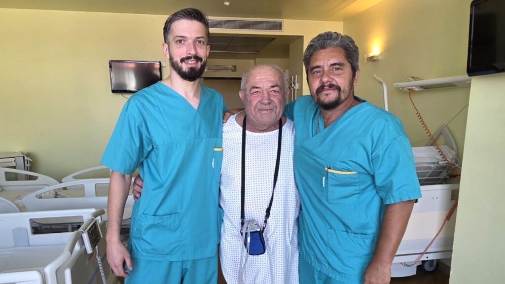 Intervenție cardiacă rară la Spitalul MedLife Polisano Sibiu: procedură TAVI realizată cu succes la un pacient cu inima poziționată în partea dreaptă