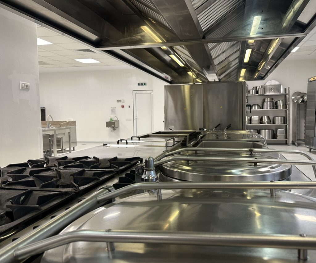 Fundația Metropolis inaugurează blocul alimentar al Institutului Național de Boli Infecțioase „Matei Balș”